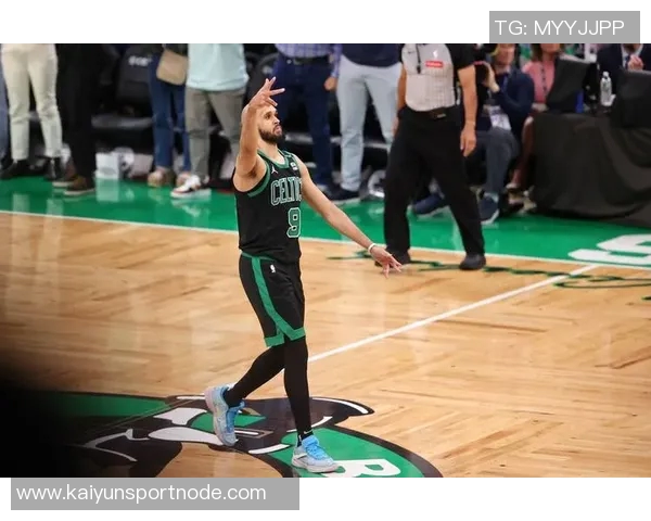 怀特下半场狂砍25分自信发言关键球绝不失手