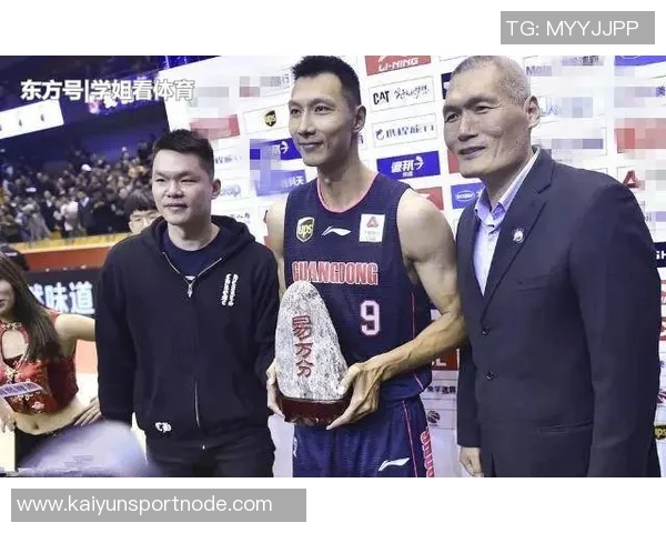 姚明在中国赛重聚老友期待与一哥探讨养老金话题